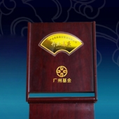 2013年6月：定制廣州產(chǎn)業(yè)投資基金純金紀(jì)念條制作純金金條