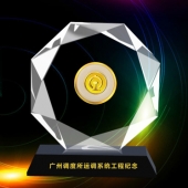 2013年5月：定制廣鐵集團(tuán)定制金鑲玉紀(jì)念幣鑲水晶擺件