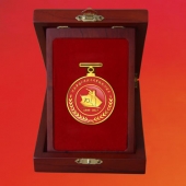 2015年7月設(shè)計　紀(jì)念抗日戰(zhàn)爭70周年紀(jì)念獎?wù)略O(shè)計制作