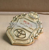 日本豐田汽車(chē)鑲鉆徽標(biāo),純金徽標(biāo),純金標(biāo)牌,黃金貴金屬制品