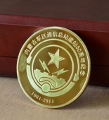內(nèi)蒙古軍區(qū)通信總站建站50周年純金紀念章,紀念金章定做